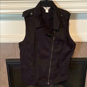 Black Sleeveless Zip-Up Vest